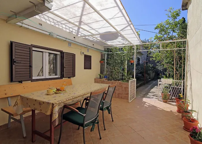 1 Bedroom Cozy In * Дубровник