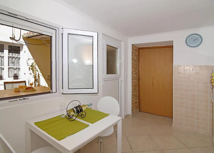 1 Bedroom Cozy In * Дубровник